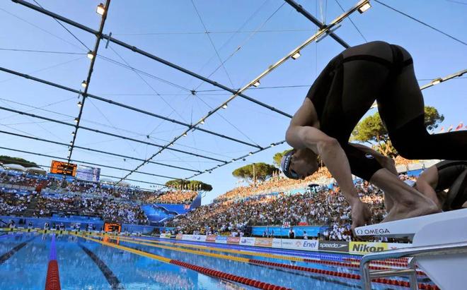 英国游泳选手创造新的世界纪录