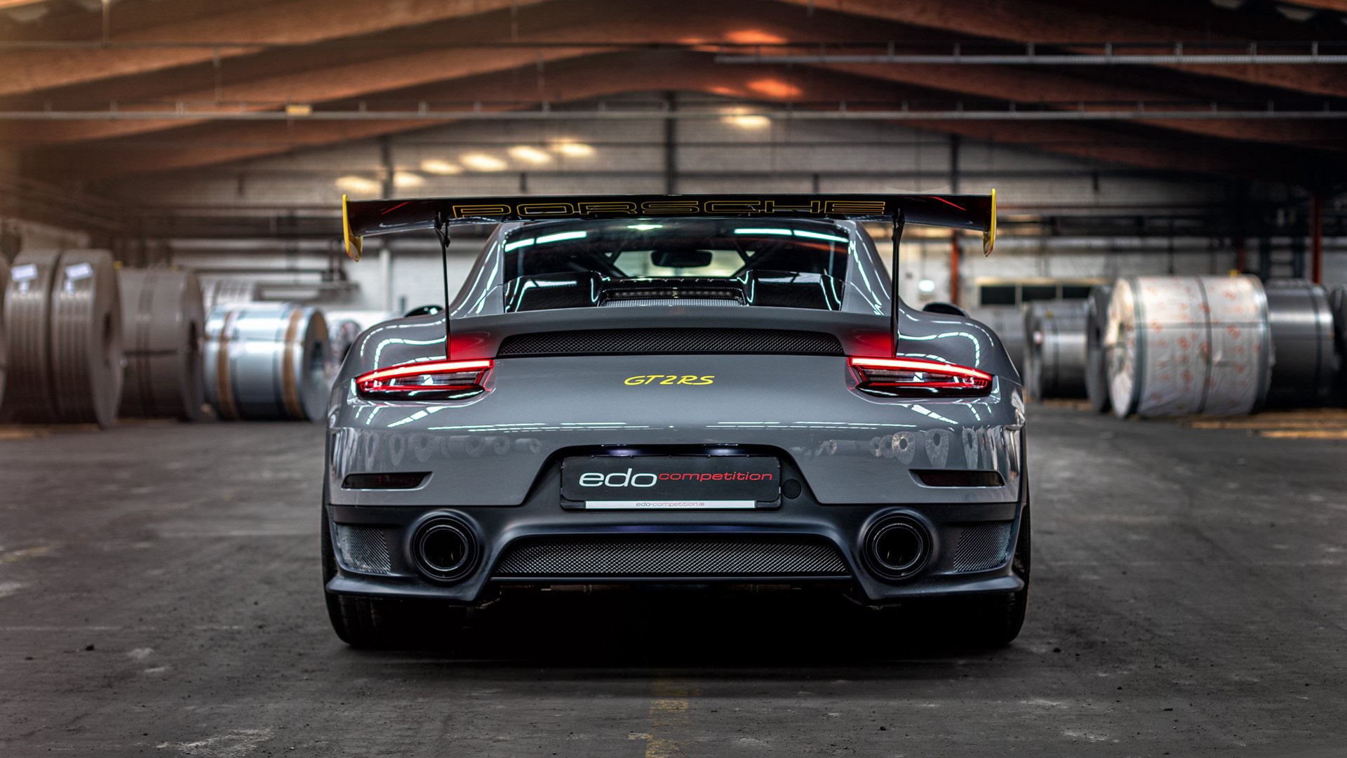 当戈贝尔举起世界冠军奖杯时,没人相信这是一场F1比赛